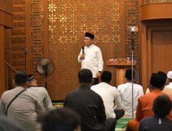 Safari Ramadan di Tanjunguban, Gubernur Ansar Serahkan Bantuan Bank Riau Kepri dan Zakat Baznas