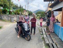 Jumat Berkah di Letung: Istri Punggawa Oren PLN Bagikan 100 Paket Siomay Bandung