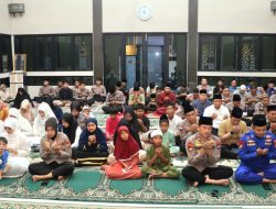 Polres Karimun Peringati Nuzulul Qur’an: Perkuat Iman, Salurkan Tali Asih, dan Berbagi Takjil