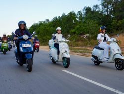Gaya Kompak Amsakar-Li Claudia Riding Bareng Komunitas Vespa, Cek Infrastruktur Batam