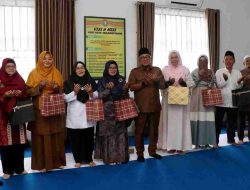 Lis Darmansyah Lepas Delapan Calon Jemaah Haji PGRI Tanjungpinang