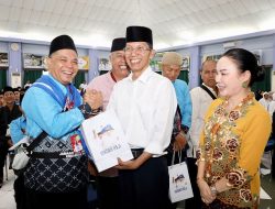 Beri Bekal Sambal Bilis dan Rendang, Amsakar-Li Claudia Titip Doa Terbaik untuk Batam