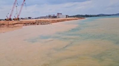 Segel Dipasang, Aktivitas Berlanjut: Siapa Lindungi Gandasari ?