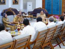 Perkuat Sinergi Fiskal, Plt Gubri SF Hariyanto dan Kanwil DJP Riau Bahas Optimalisasi Pajak