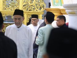 Salat Jumat di Masjid Raya Sultan Riau, Wagub Nyanyang Pererat Silaturahmi di Pulau Penyengat