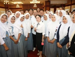 Amsakar-Li Claudia Rombak Skema Beasiswa Batam, Kini Sasar Anak Hinterland dan Warga Kurang Mampu