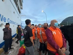 Lintasi Lautan 30 Jam, Kejari Natuna Pindahkan 15 Tahanan Pidum ke Tanjungpinang dan Batam