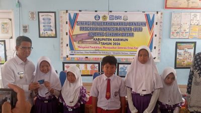 Bupati Iskandarsyah Salurkan Kartu PIP Tahap I untuk 5.506 Siswa di Kabupaten Karimun