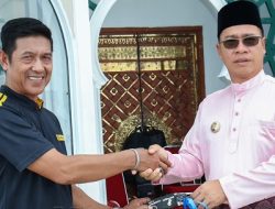 ‎Bupati Anambas Serahkan Bantuan, Ingatkan Kebersihan
