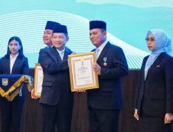 Sukses Bangun Sektor Maritim, Gubernur Ansar Ahmad Terima Satyalancana Wira Karya dari Presiden