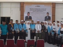 Tiba di Batam Selasa Dini Hari, Bupati Herman Sambut Haru 307 Jamaah Haji Inhil