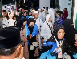 Mewakili Plh Wali Kota, Sekda Firmansyah Sambut 442 Jemaah Haji Kloter Perdana Batam